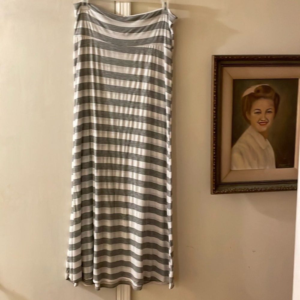 Gray and white fold over skirt​​
